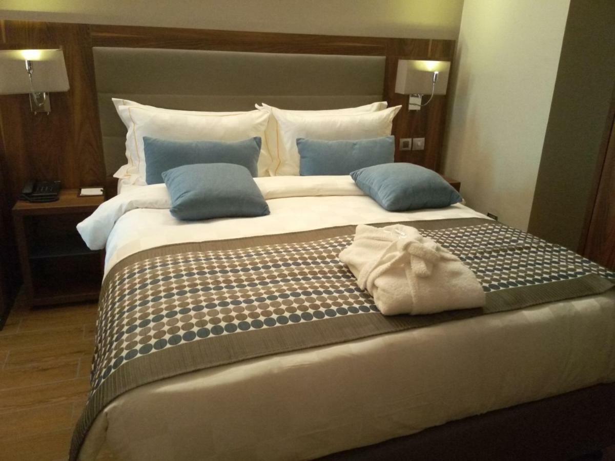 Hotel La Falaise Bonapriso Douala Extérieur photo